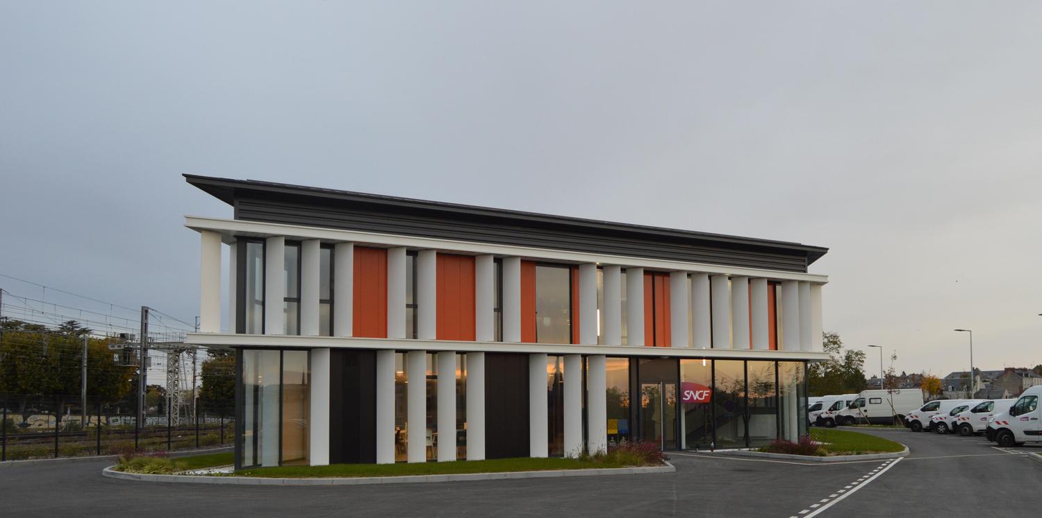Bâtiment tertiaire et ateliers SNCF Réseau à Blois 1