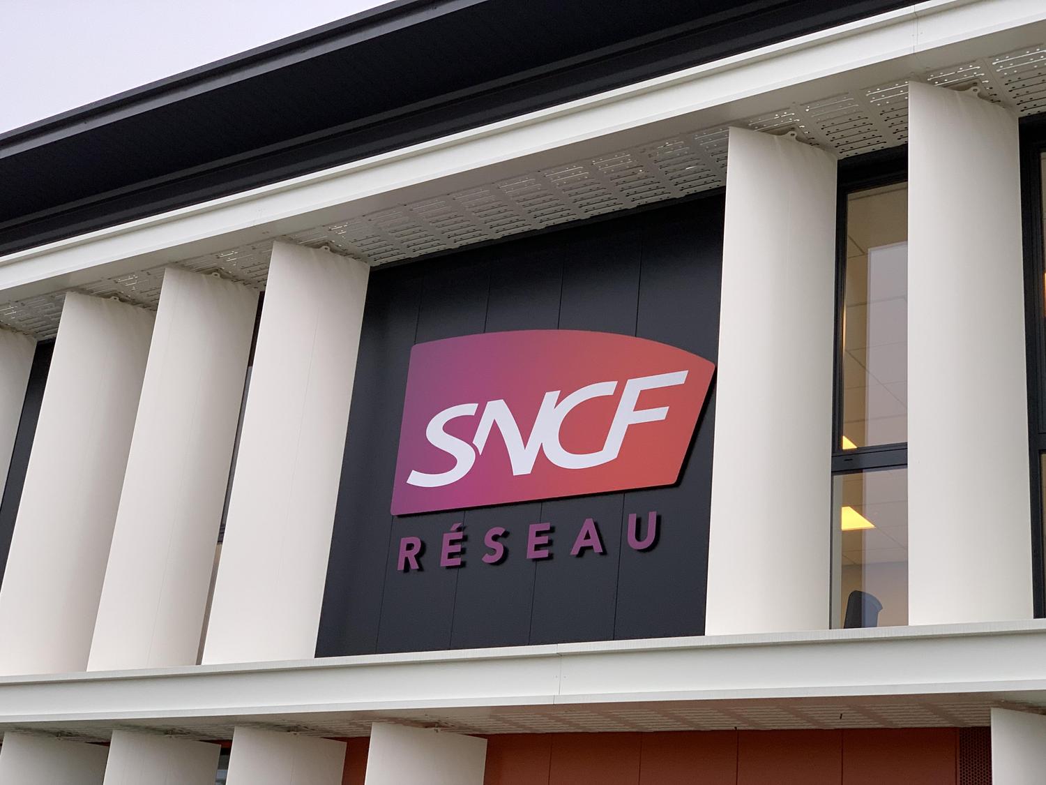 Bâtiment tertiaire et ateliers SNCF Réseau à Blois 3